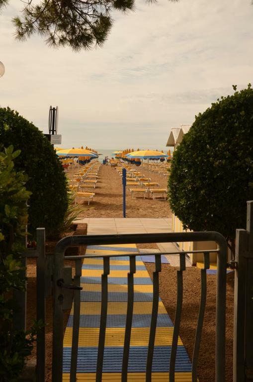 Piccolo Moderno Appartamento Sulla Spiaggia In Centro Lido di Jesolo Exterior photo