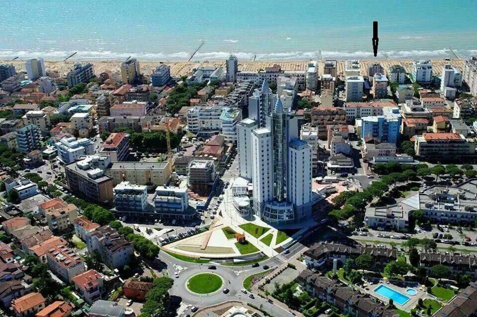 Piccolo Moderno Appartamento Sulla Spiaggia In Centro Lido di Jesolo Exterior photo